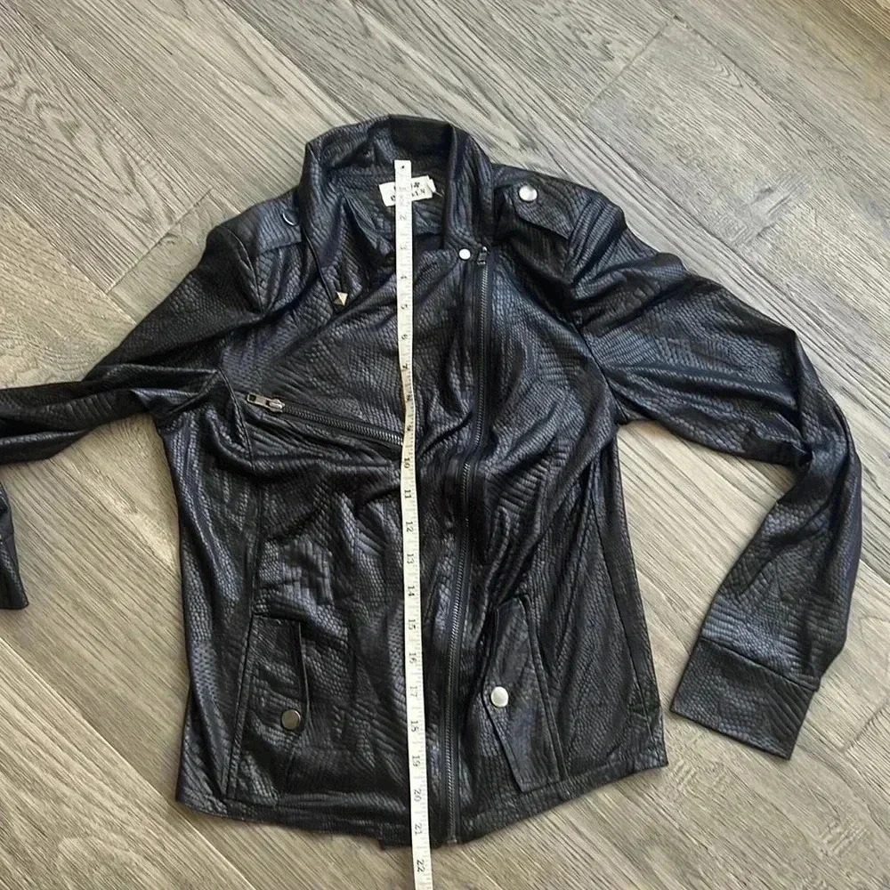 🔥molly Bracken🔥 | Black snakeskin pattern light  jacket - Picture 10 of 12